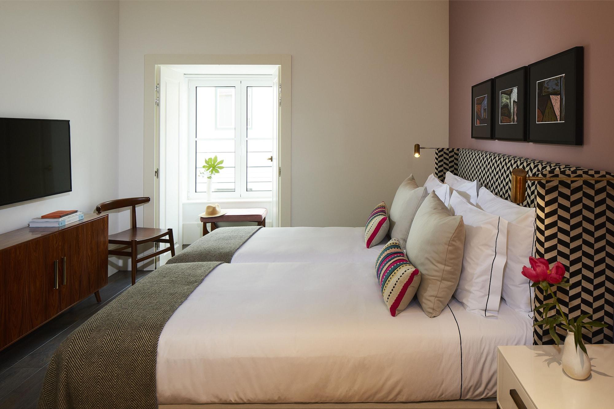 The Lumiares Hotel & Spa - Small Luxury Hotels Of The World Lisbona Esterno foto A bedroom at the Hotel Americano