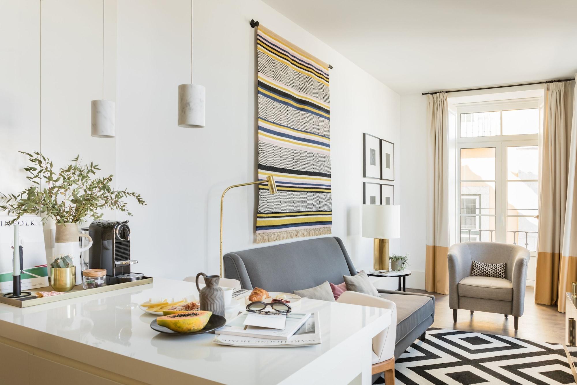 The Lumiares Hotel & Spa - Small Luxury Hotels Of The World Lisbona Esterno foto A living room in a typical apartment at the complex