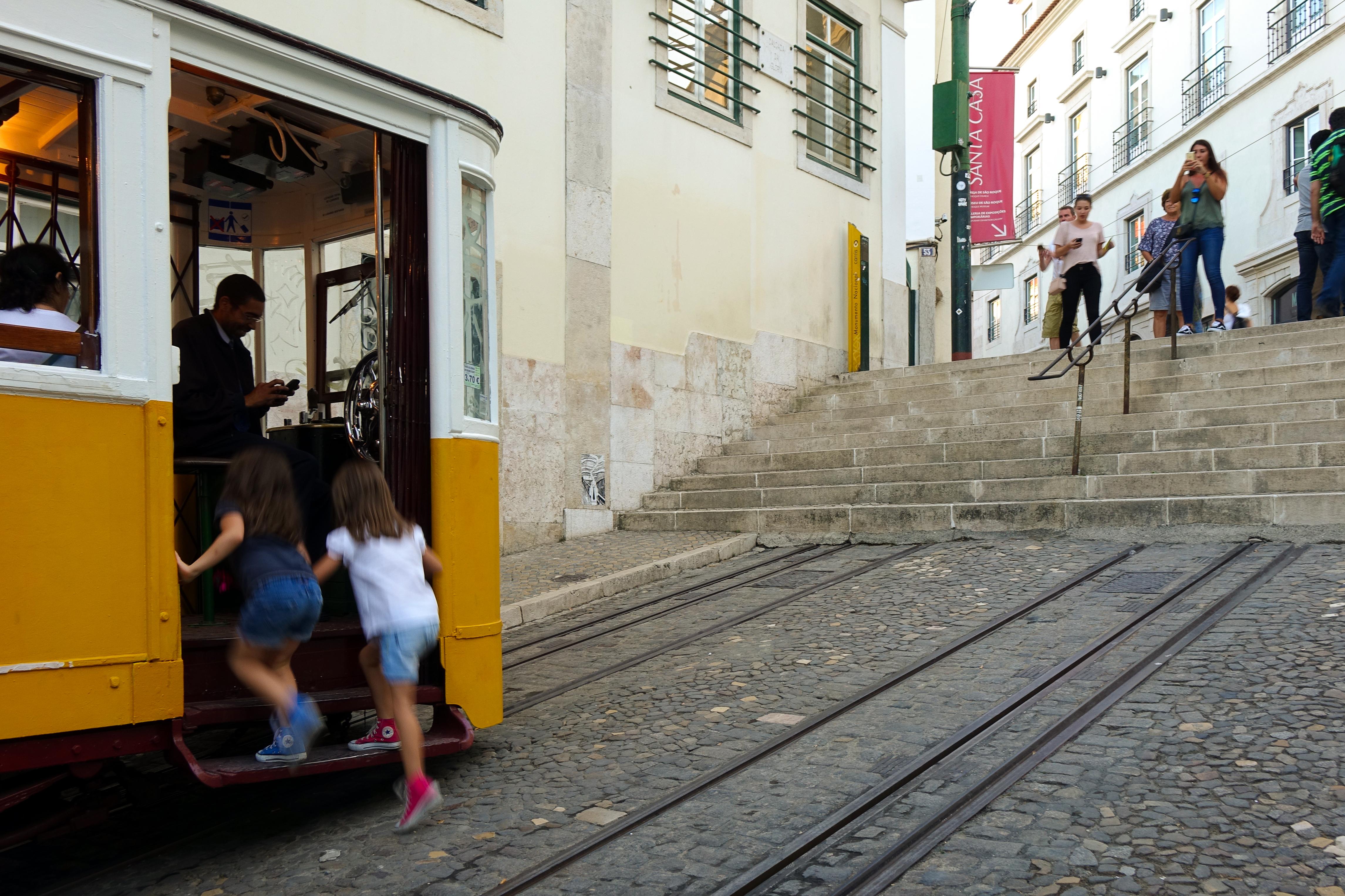 The Lumiares Hotel & Spa - Small Luxury Hotels Of The World Lisbona Esterno foto The lower end of the street, with the tram
