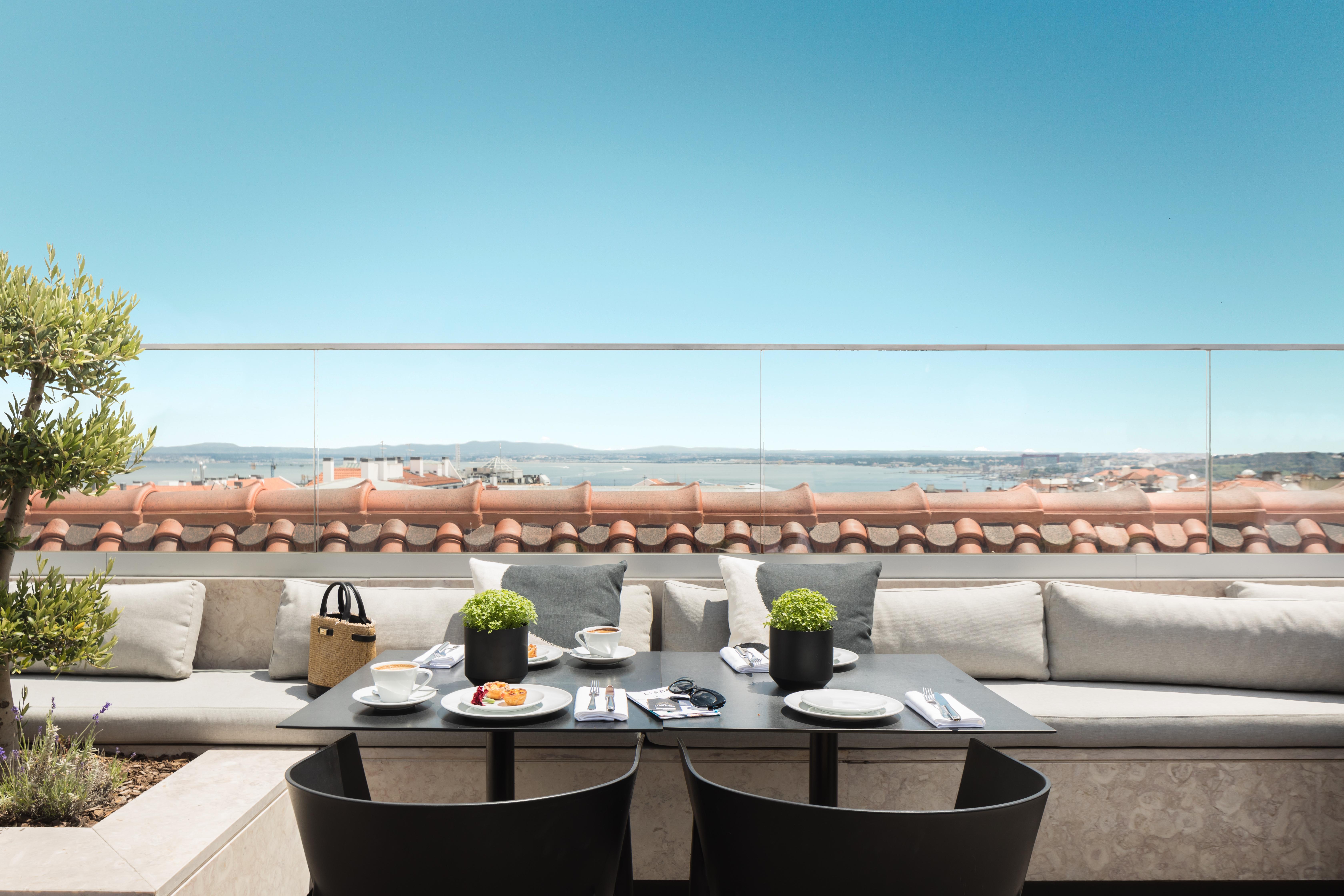 The Lumiares Hotel & Spa - Small Luxury Hotels Of The World Lisbona Esterno foto The Terrace at the Hotel