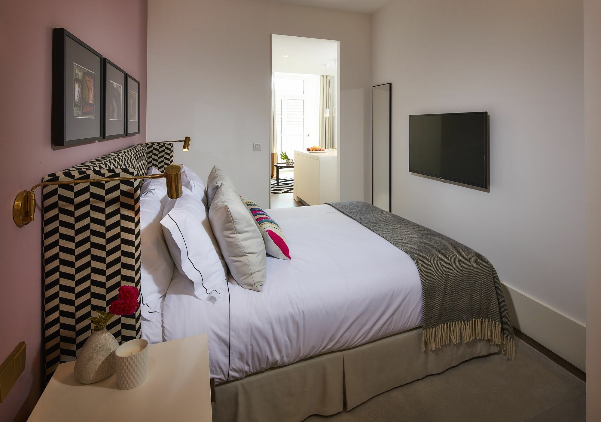 The Lumiares Hotel & Spa - Small Luxury Hotels Of The World Lisbona Esterno foto A bedroom at the hotel